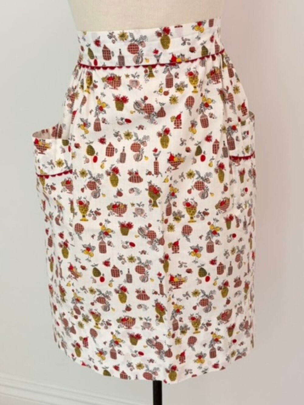 Vintage kitchen apron novelty fruit and floral pattern with red rick rack trim